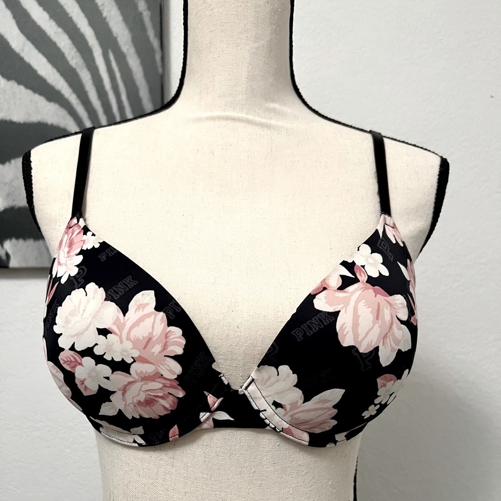 Victoria Secret Wear Everywhere Push Up bra; 32D. Gently Used.
